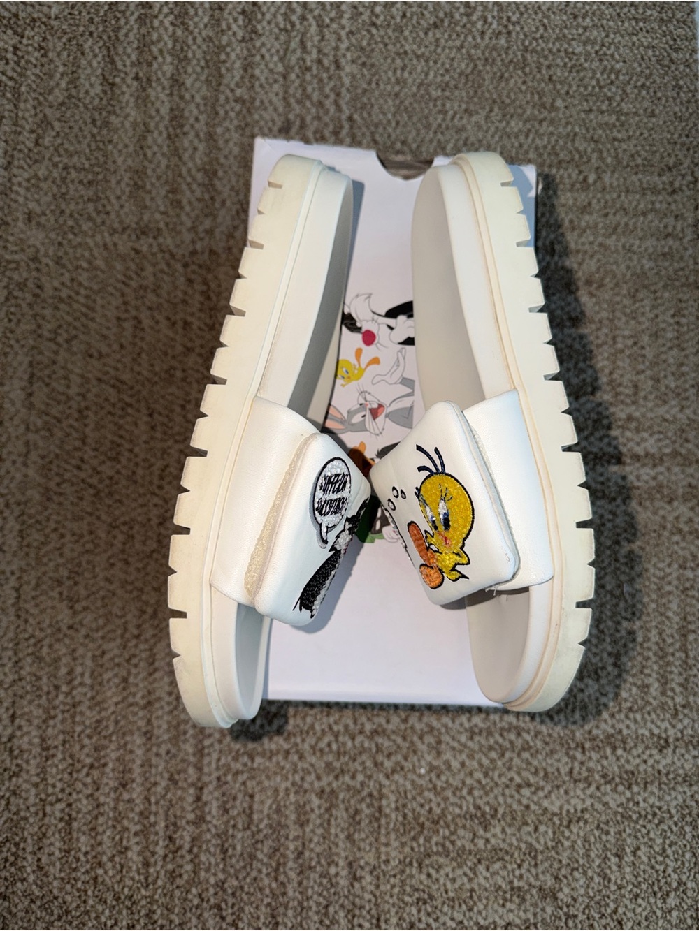 Limited Edition - Aldo White Looney Tunes (Tweety & Sylvester) Slide Sandals - Picture 4 of 8